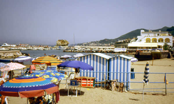 Il Fungo am Strand von Lacco Ameno, Ischia von Hihawai - Klick fr Bildrechte